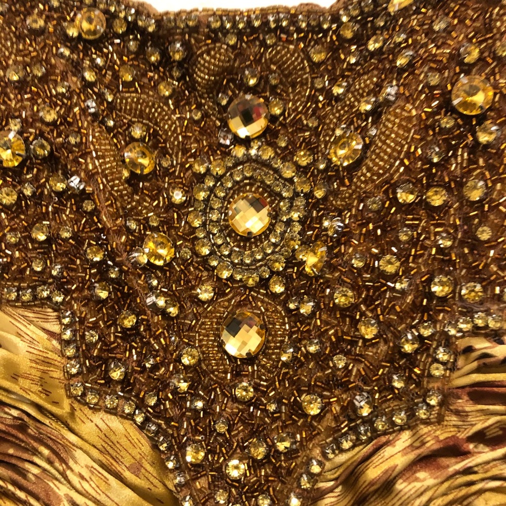 Gown - Picture 4 of 7